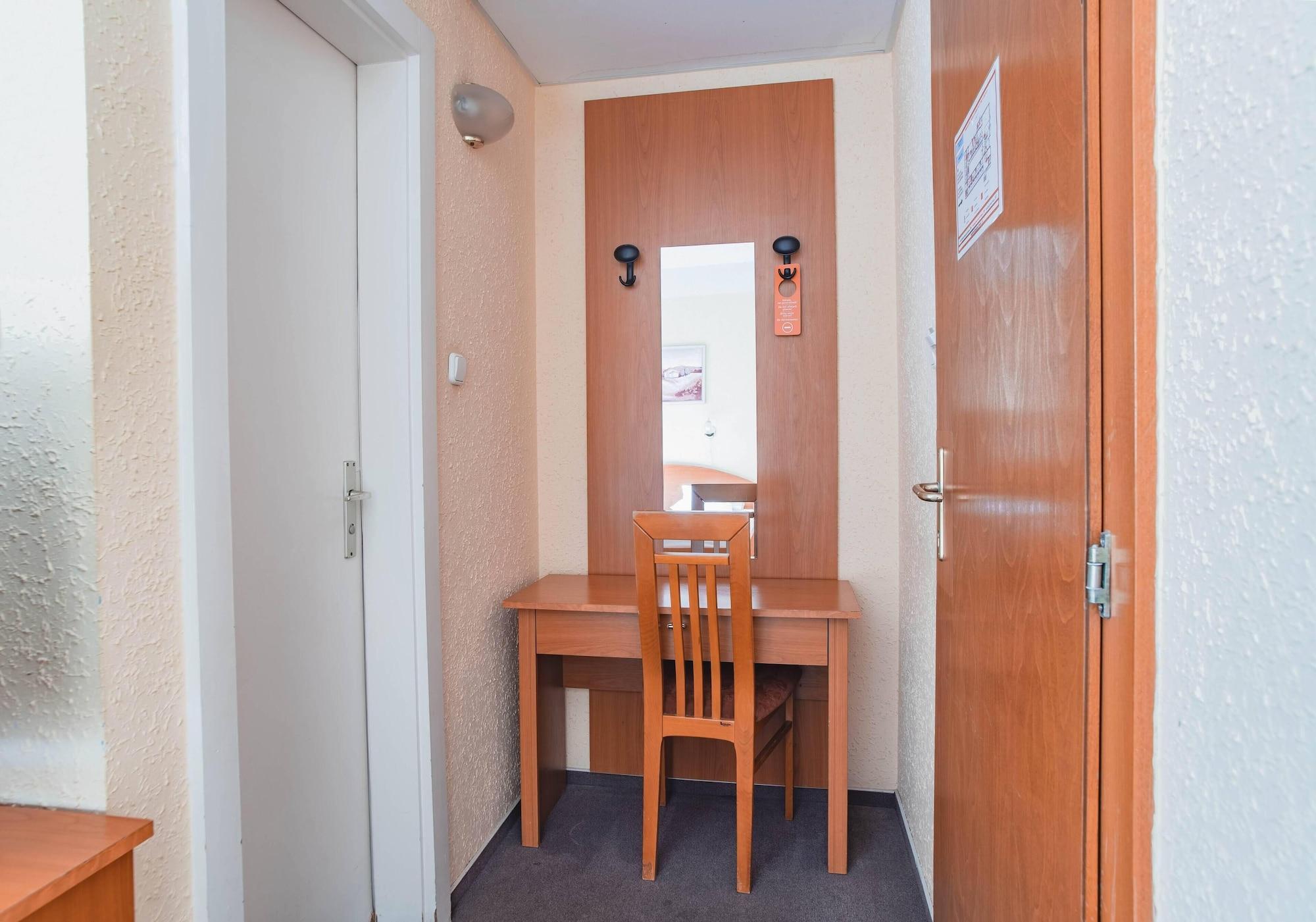 Homoky Hotels Bestline Hotel บูดาเปสต์ ภายนอก รูปภาพ