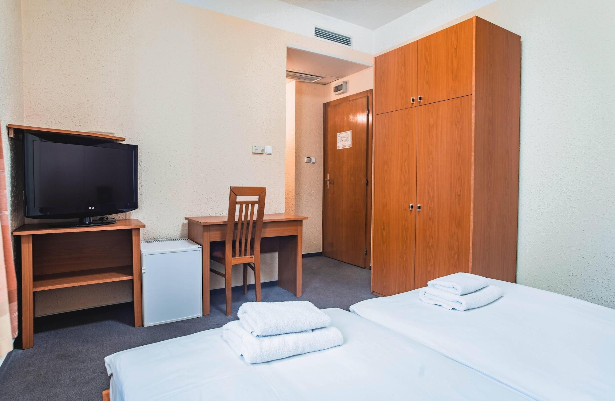 Homoky Hotels Bestline Hotel บูดาเปสต์ ภายนอก รูปภาพ