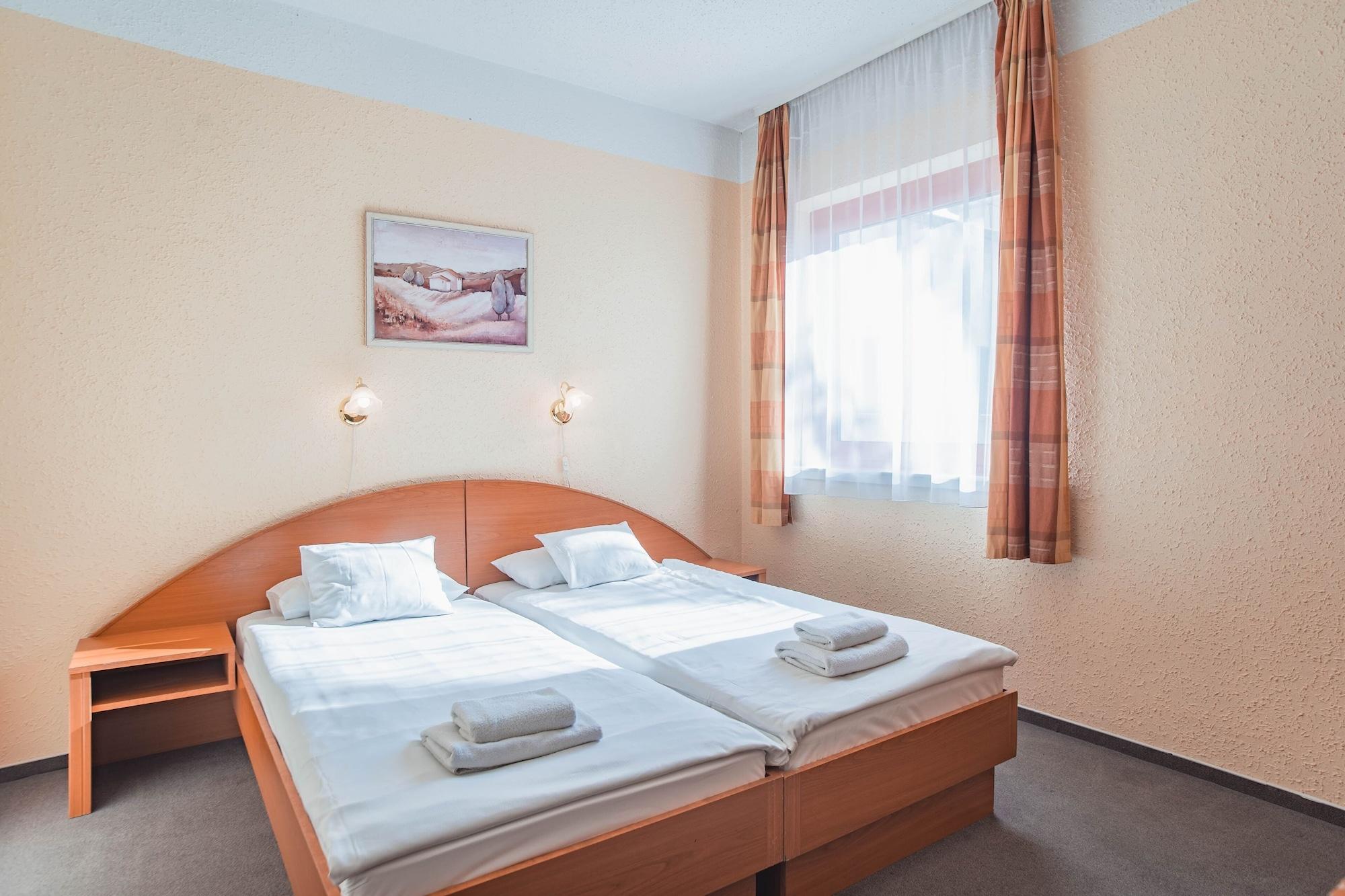 Homoky Hotels Bestline Hotel บูดาเปสต์ ภายนอก รูปภาพ