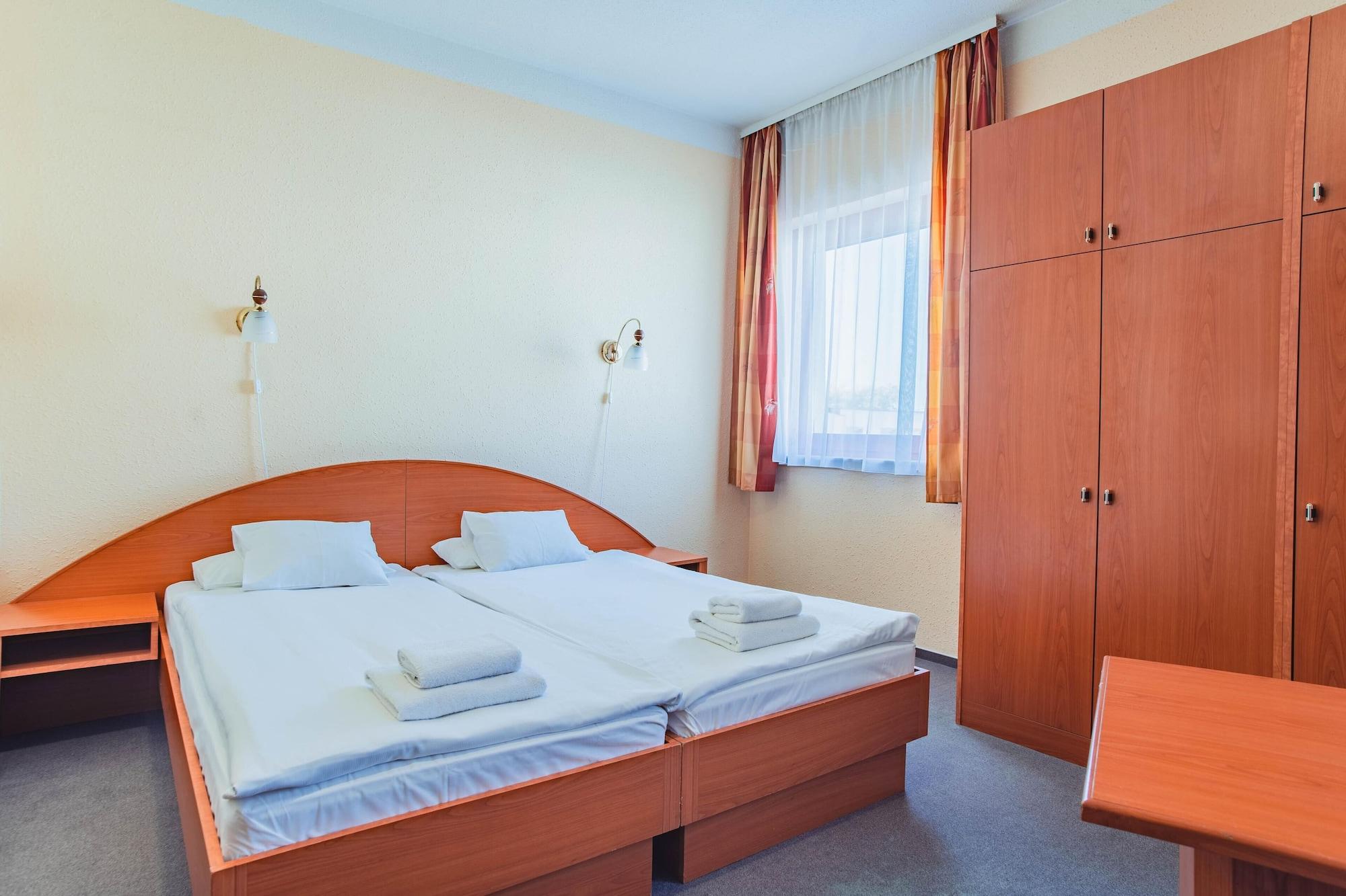 Homoky Hotels Bestline Hotel บูดาเปสต์ ภายนอก รูปภาพ