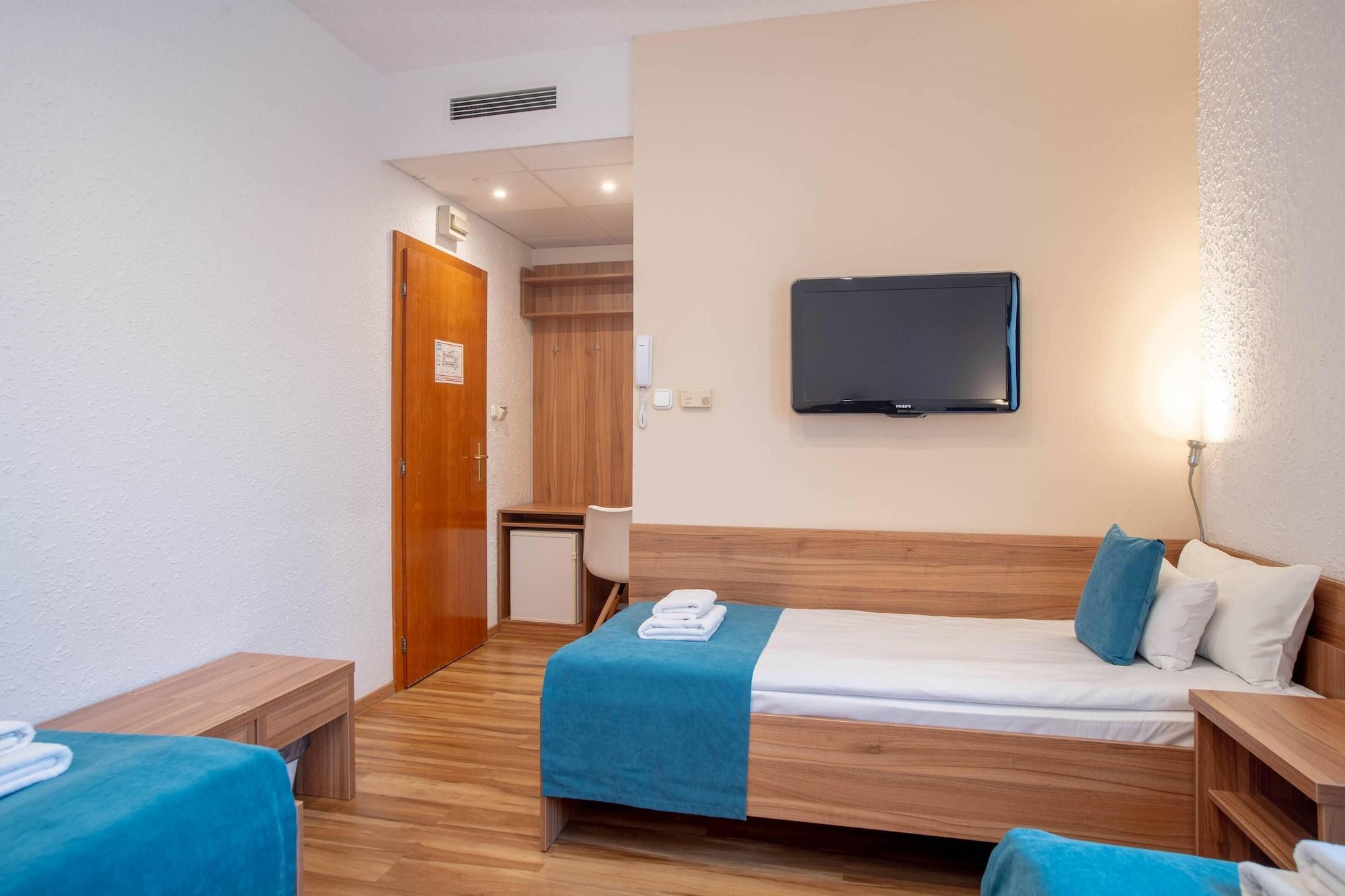 Homoky Hotels Bestline Hotel บูดาเปสต์ ภายนอก รูปภาพ