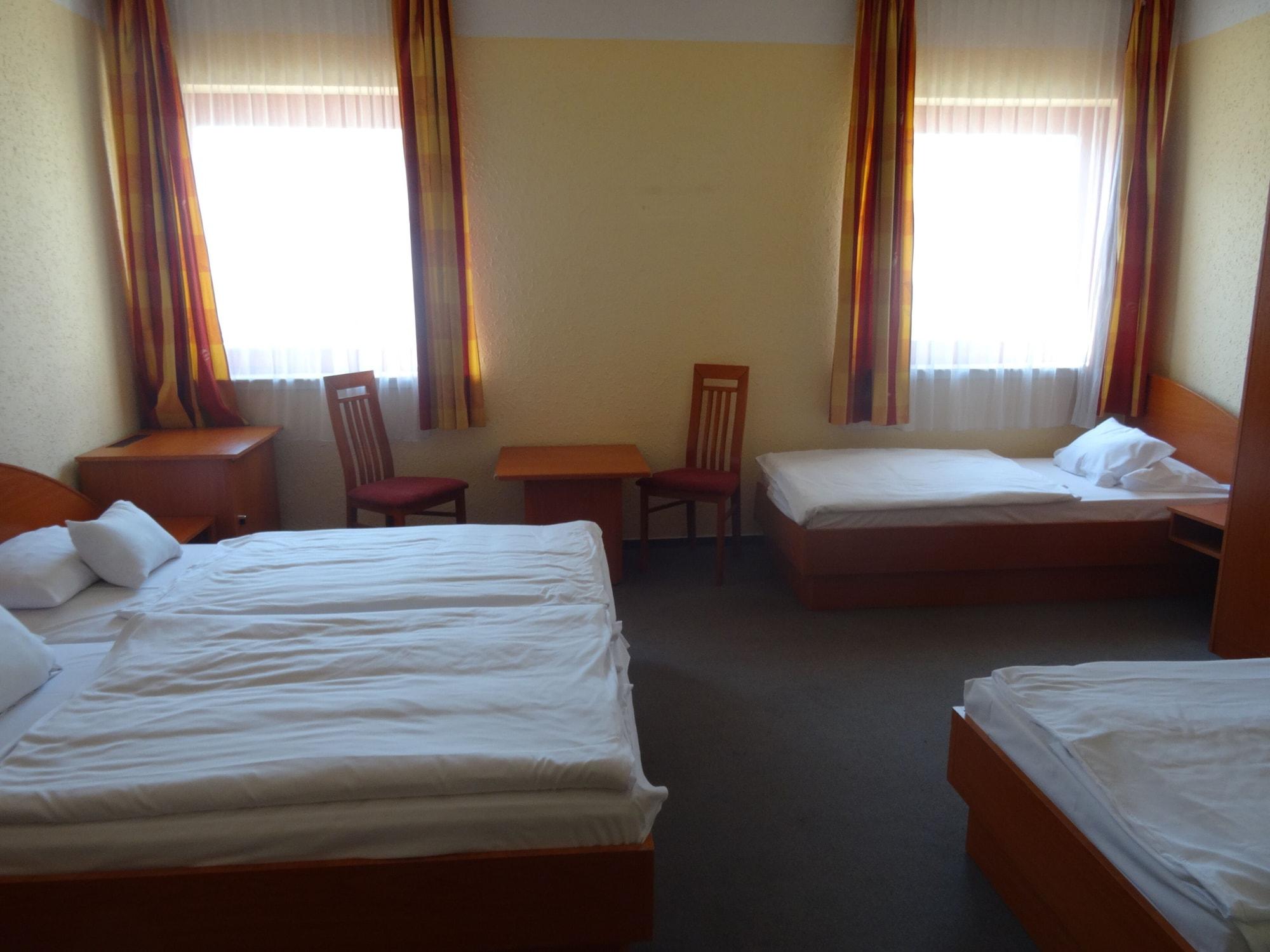 Homoky Hotels Bestline Hotel บูดาเปสต์ ภายนอก รูปภาพ
