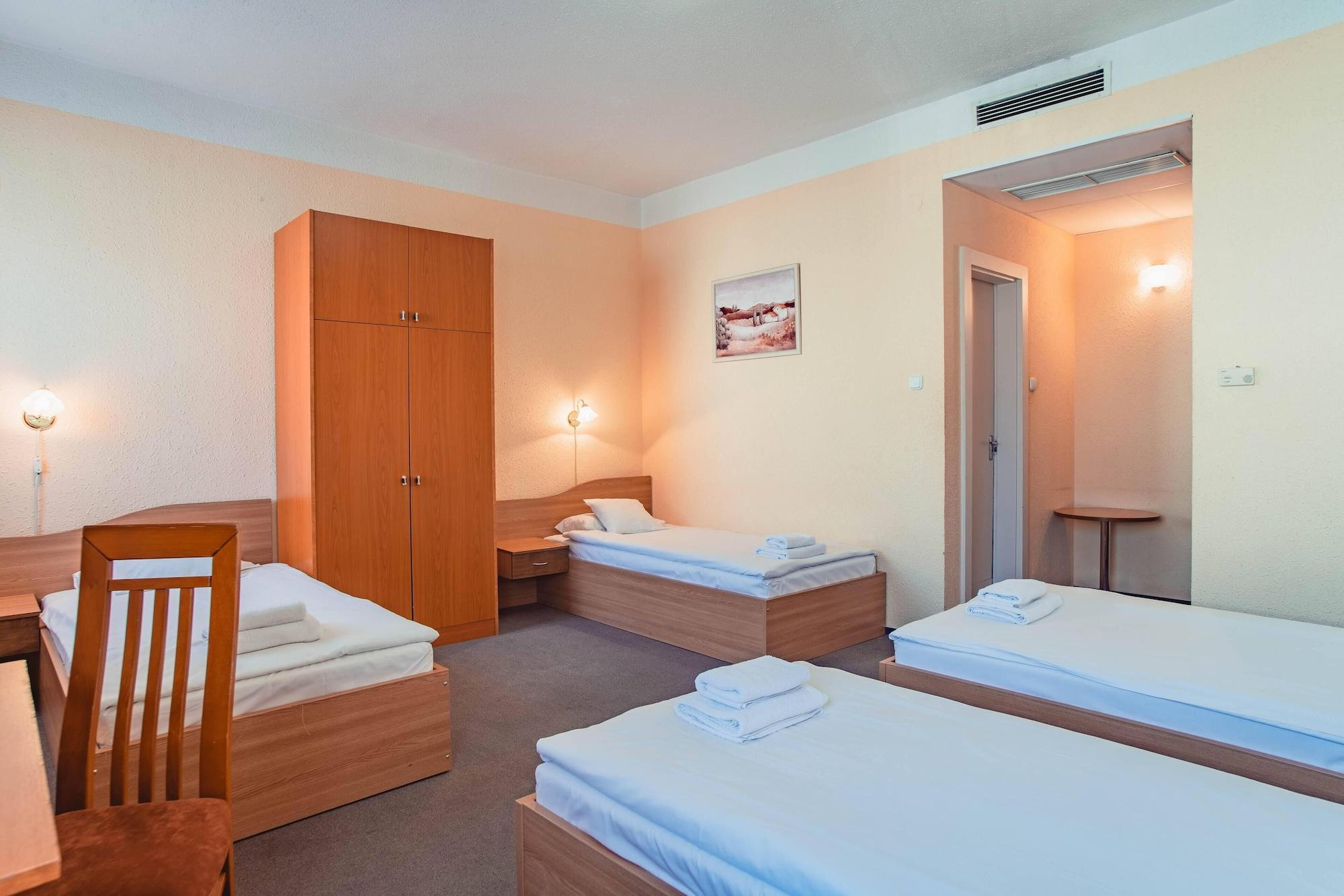 Homoky Hotels Bestline Hotel บูดาเปสต์ ภายนอก รูปภาพ