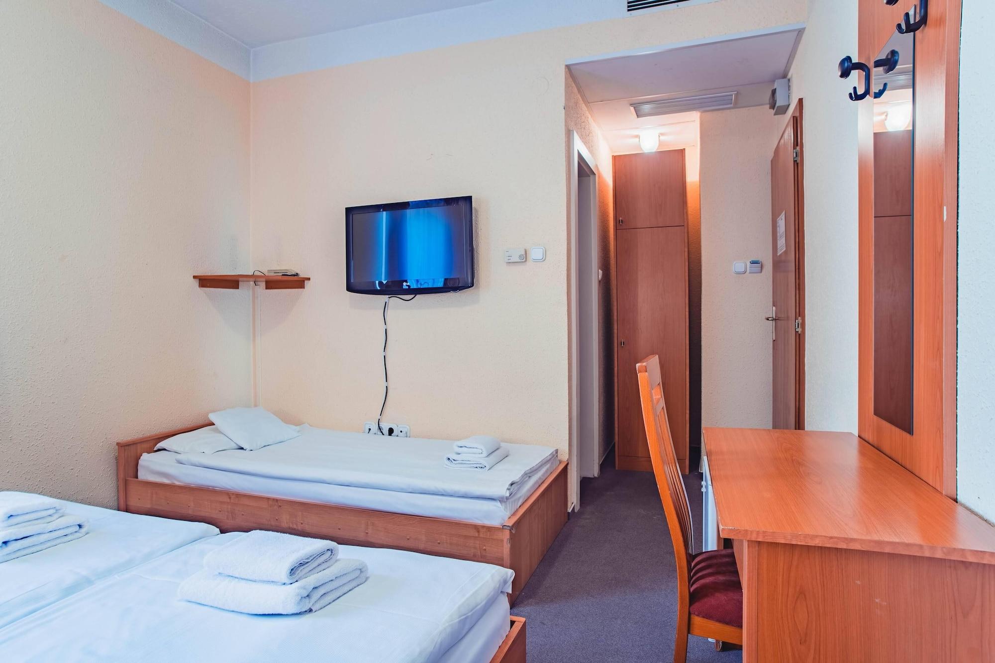 Homoky Hotels Bestline Hotel บูดาเปสต์ ภายนอก รูปภาพ