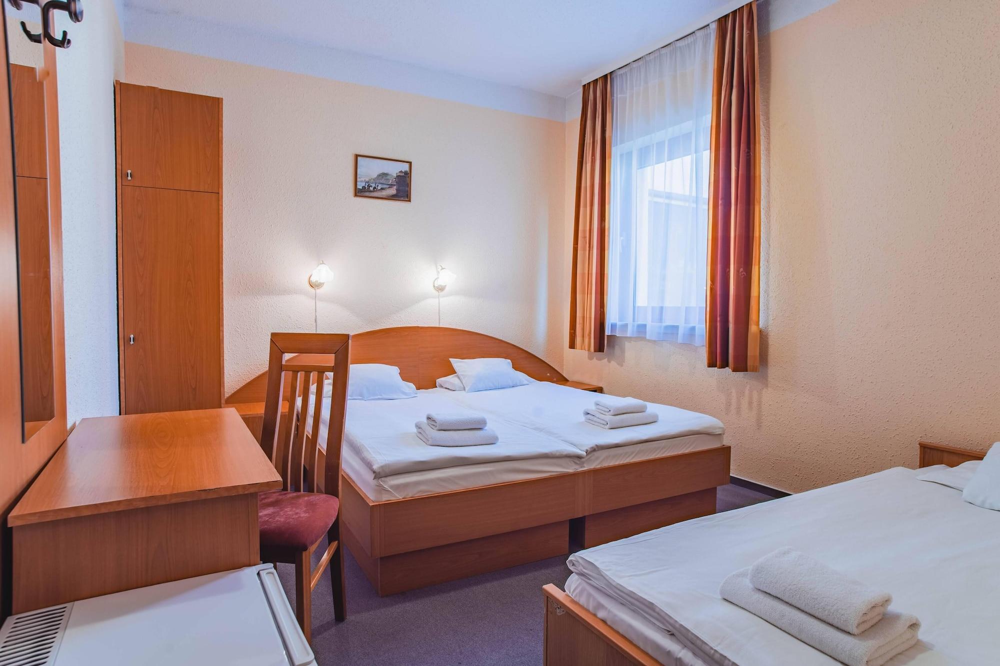 Homoky Hotels Bestline Hotel บูดาเปสต์ ภายนอก รูปภาพ