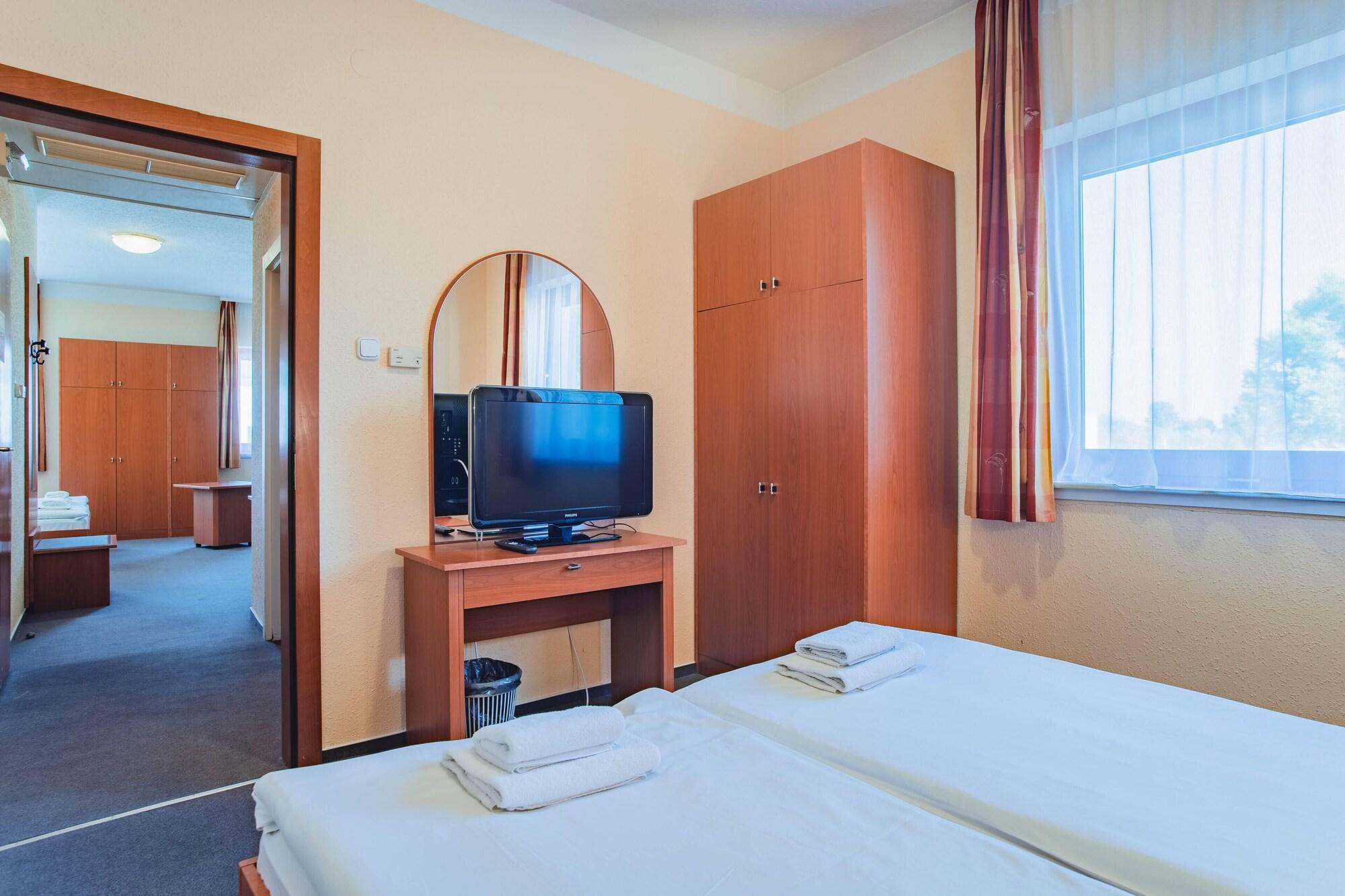 Homoky Hotels Bestline Hotel บูดาเปสต์ ภายนอก รูปภาพ