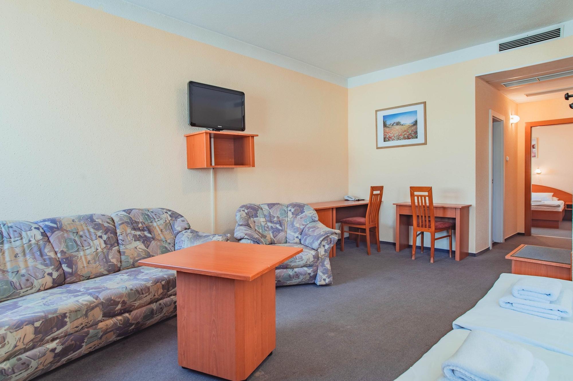 Homoky Hotels Bestline Hotel บูดาเปสต์ ภายนอก รูปภาพ